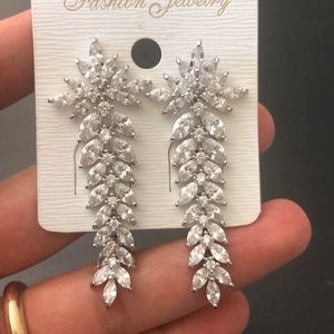 NWT Woman Fashion Earrings
